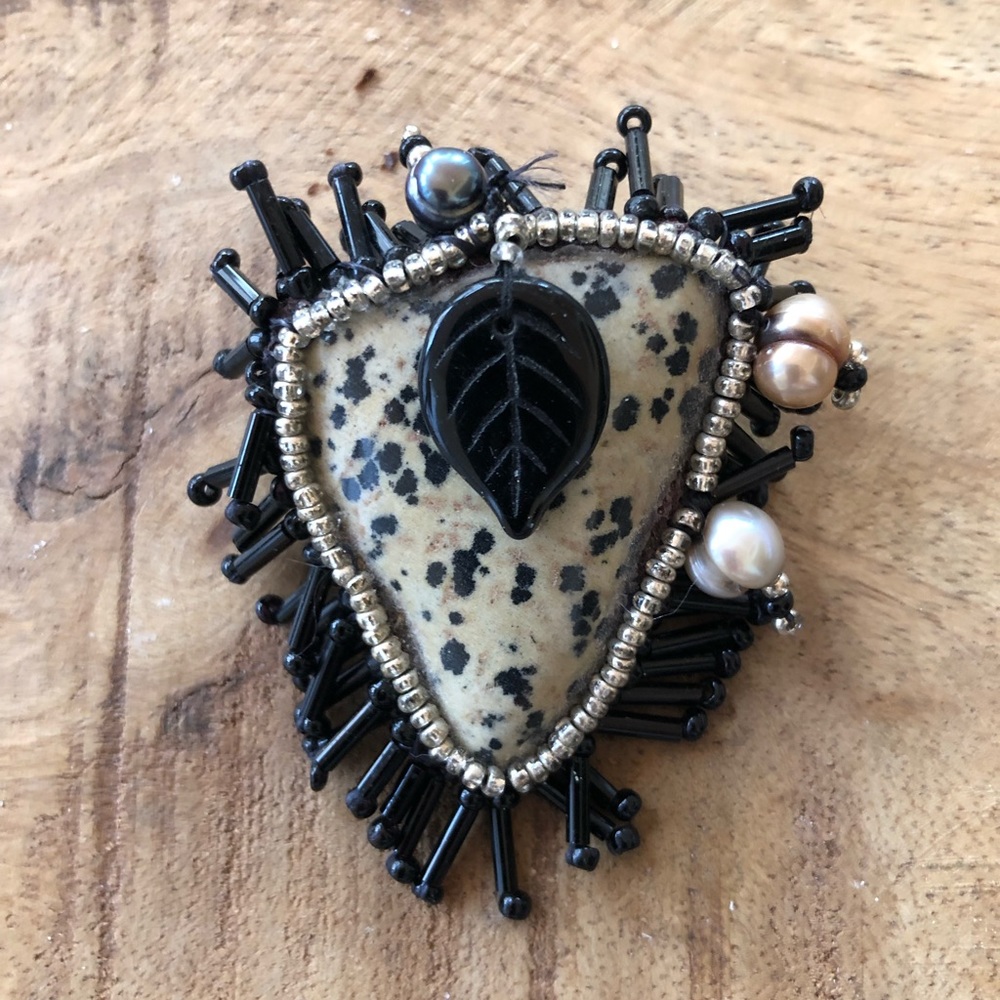 Dalmatian Jasper beautiful & unique artisan made brooch adorned w/beads & pearls - Picture 3 of 7